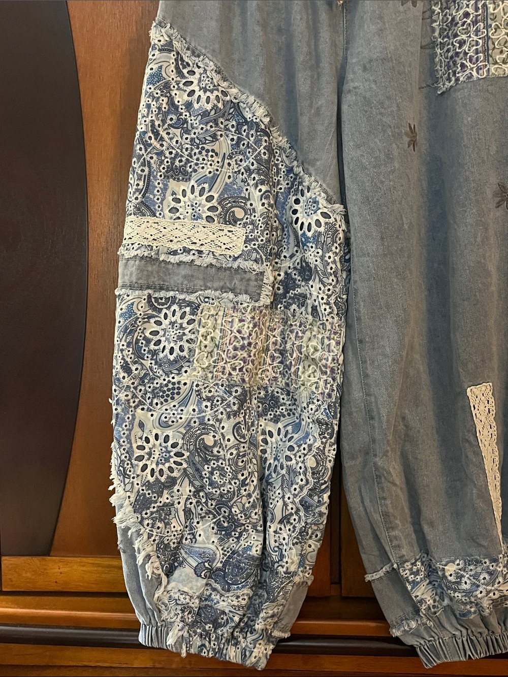 NWOT POL Denim Floral & Lace Patchwork Harem Pants w/Elastic Drawstring Waist - Picture 3 of 11